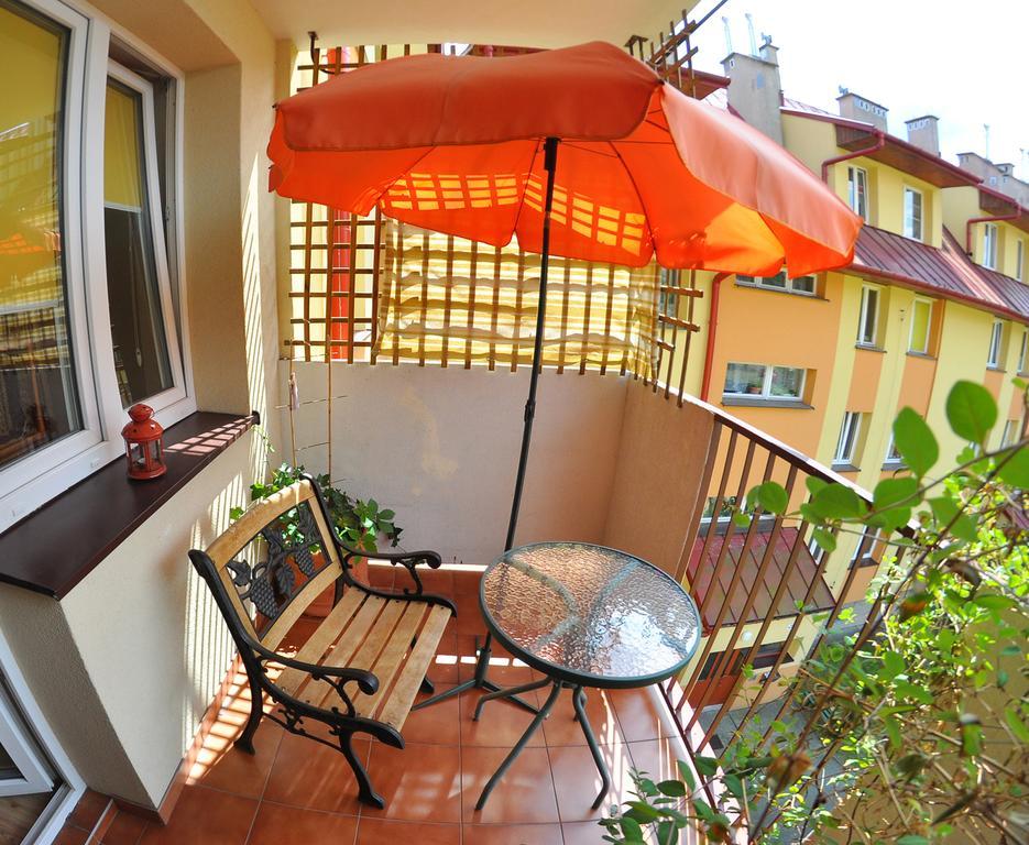 Cozy apartment in Tarnów Buitenkant foto