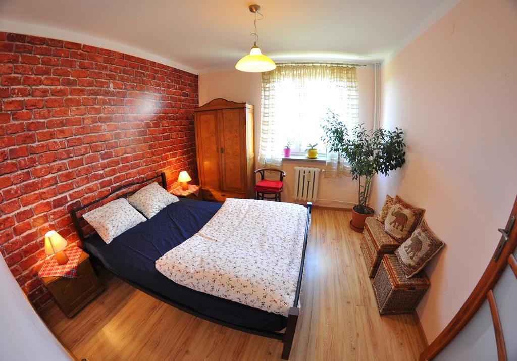 Cozy apartment in Tarnów Buitenkant foto