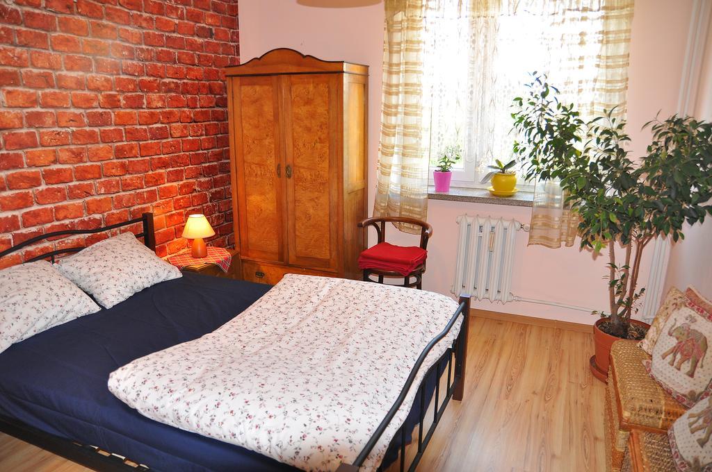Cozy apartment in Tarnów Buitenkant foto