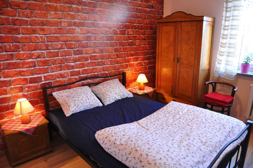 Cozy apartment in Tarnów Buitenkant foto
